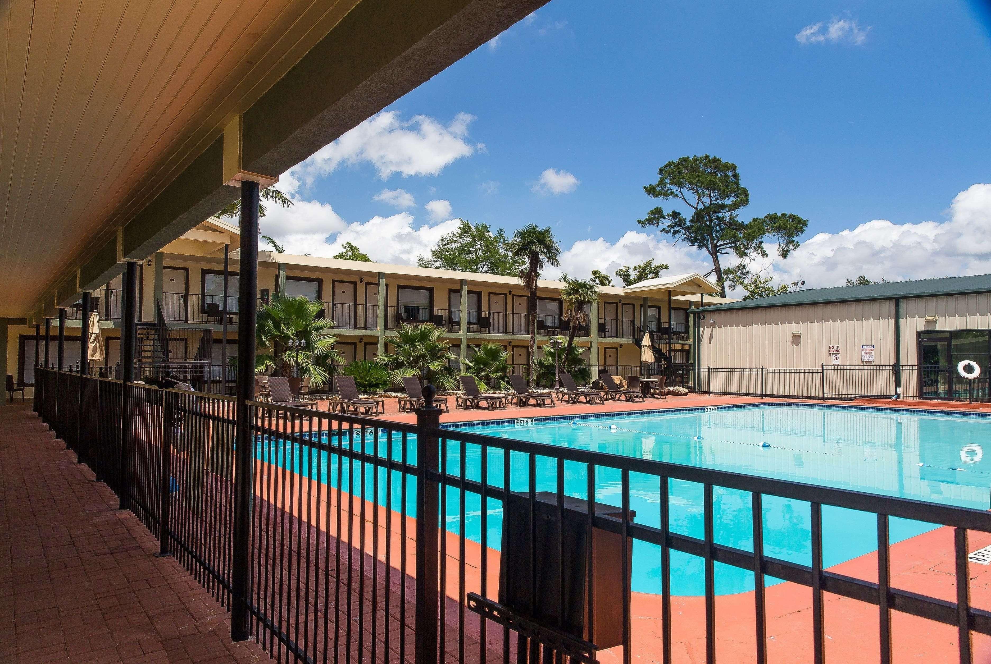 Ramada By Wyndham Houston Intercontinental Airport East Hotel Humble Exterior photo