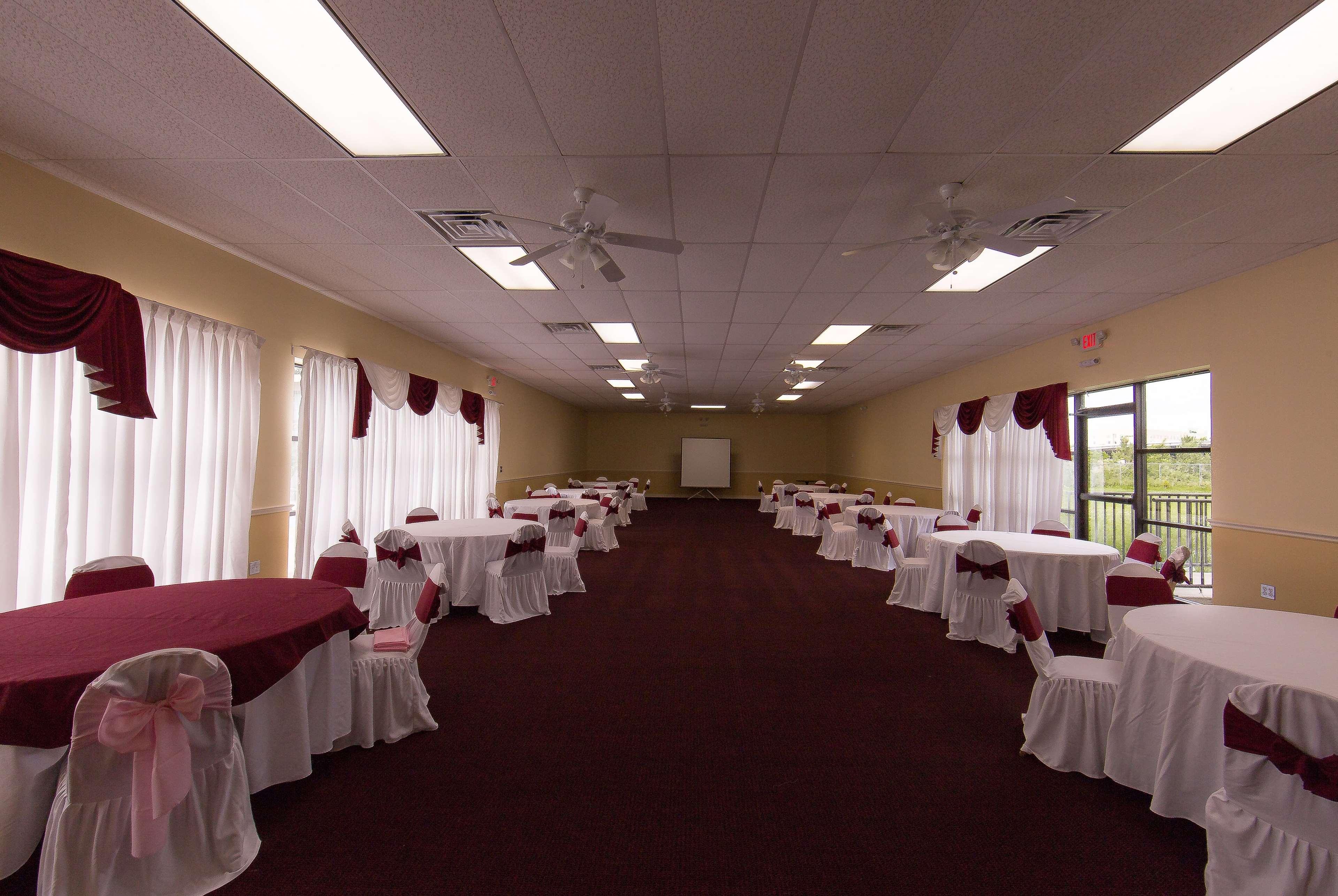 Ramada By Wyndham Houston Intercontinental Airport East Hotel Humble Exterior photo