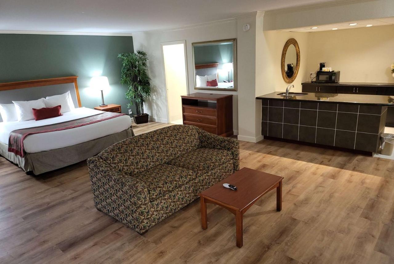 Ramada By Wyndham Houston Intercontinental Airport East Hotel Humble Exterior photo