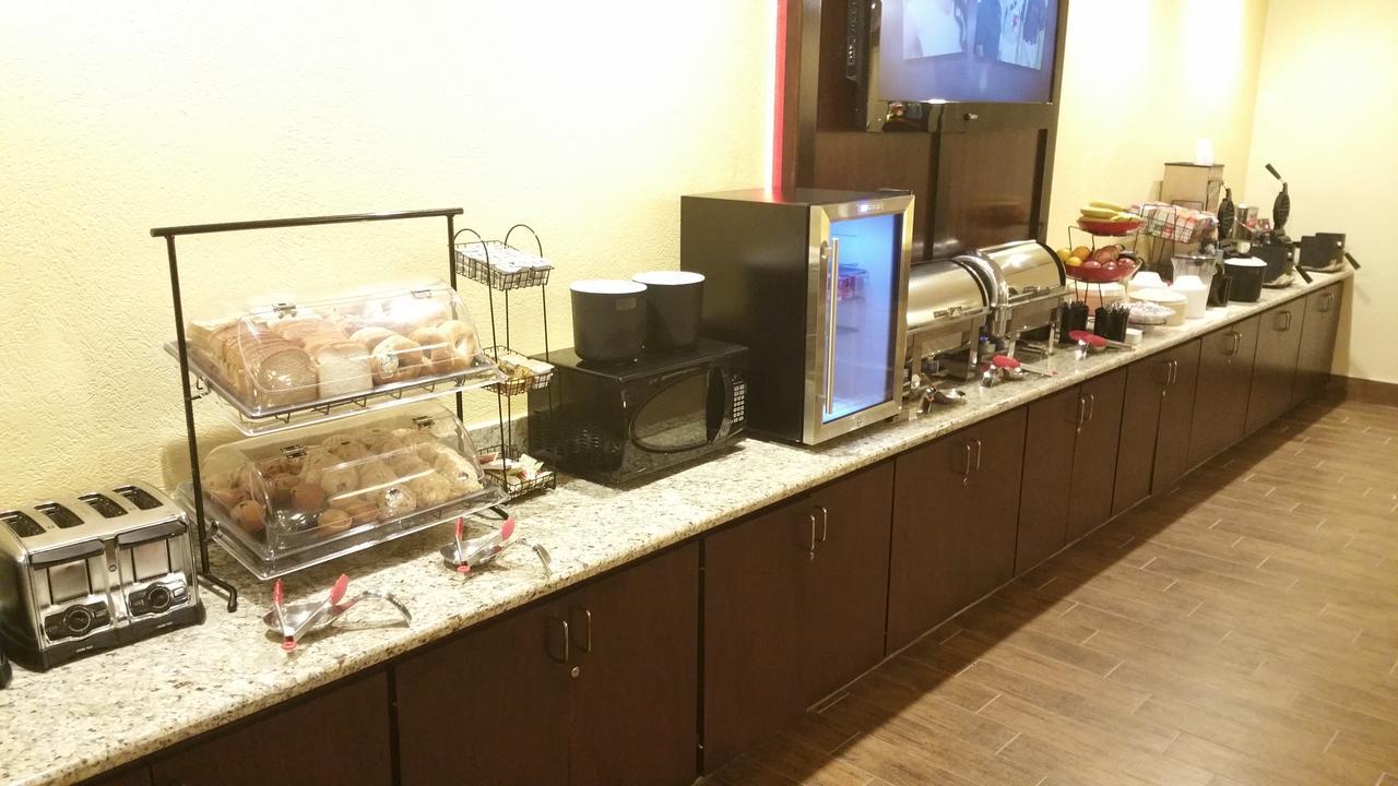 Ramada By Wyndham Houston Intercontinental Airport East Hotel Humble Exterior photo